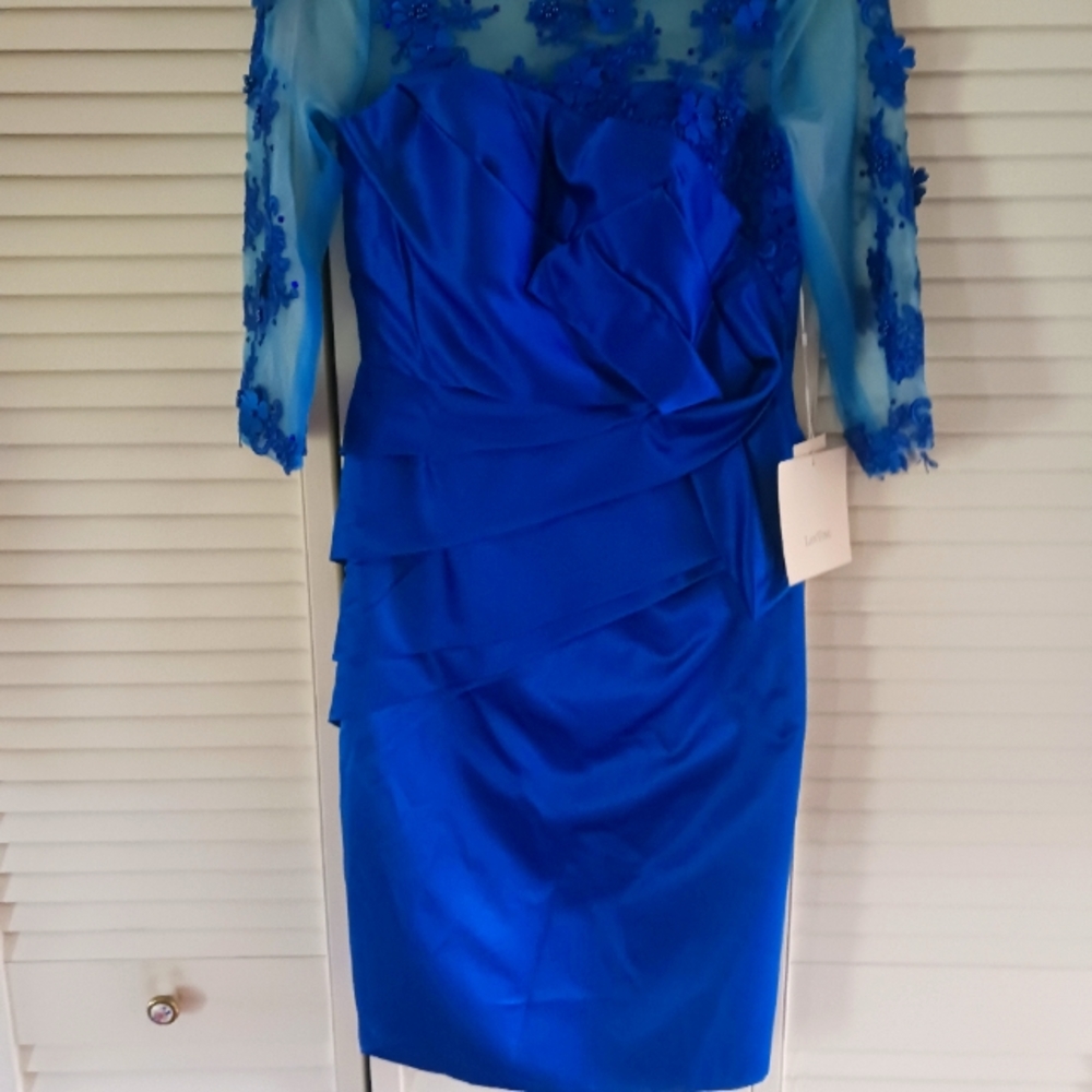 Ladies satin & lace formal dress by LanTing, size 8. NWT